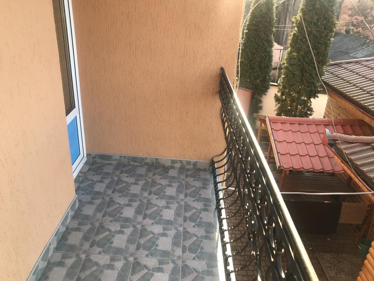 Hotel Domino Beregovo Exterior foto